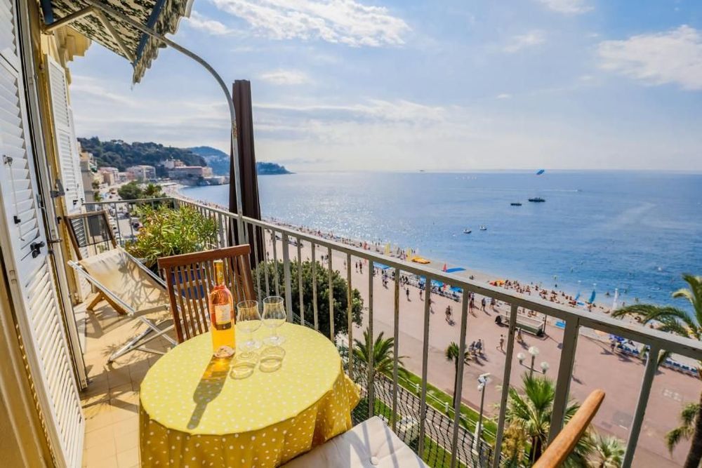 Sea view flat in Nice