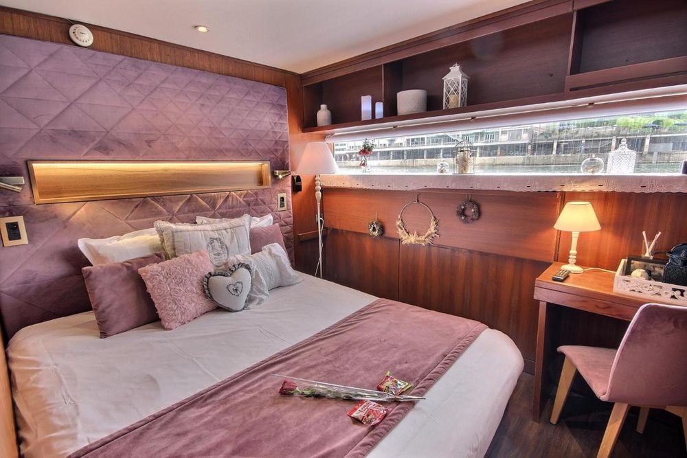 Hotel VIP Paris Yacht