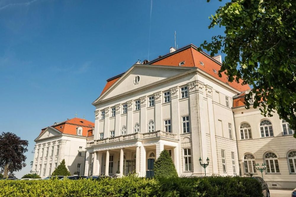 Schloss Wilhelminenberg 4*