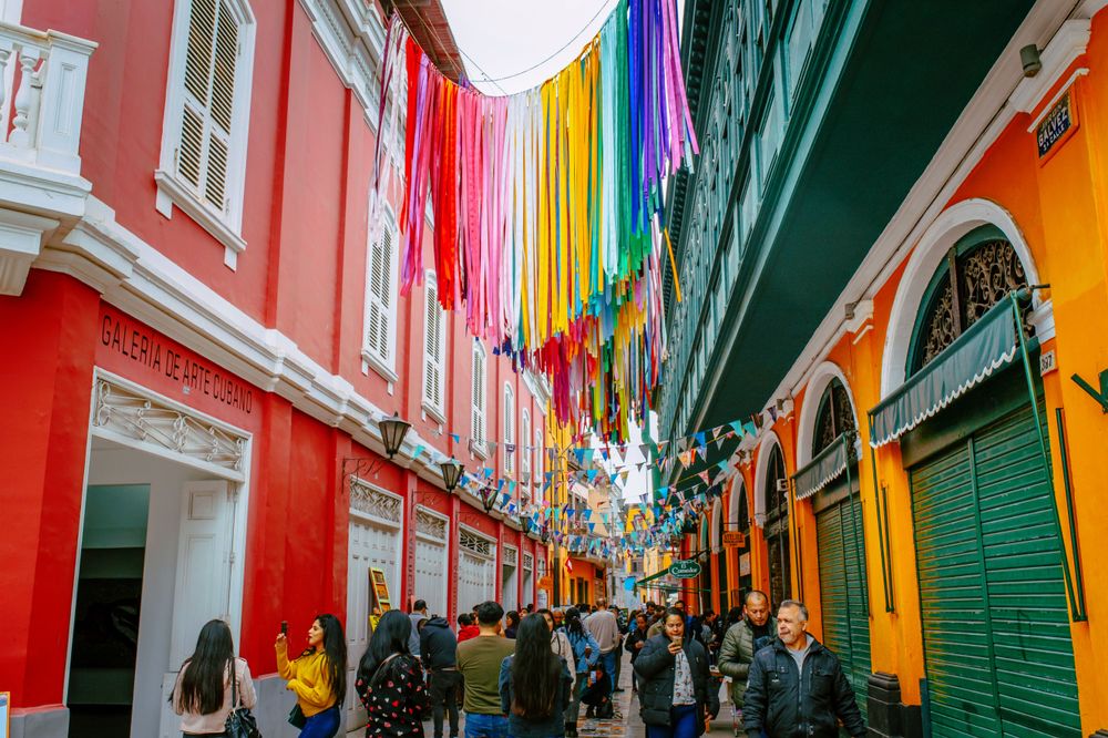 Découvrez les quartiers bohèmes et colorés de Lima avec un guide