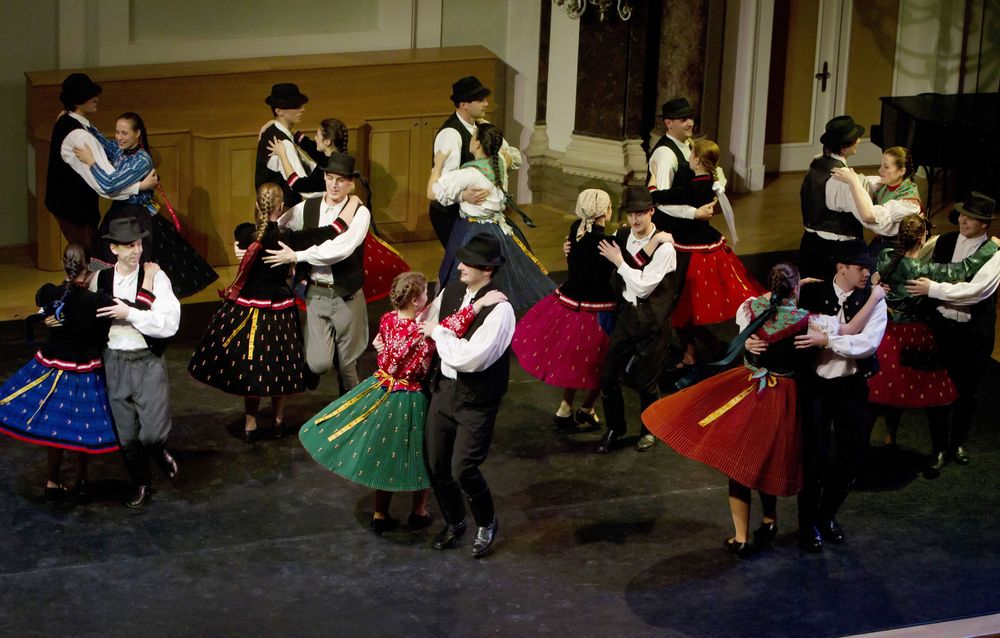 Budapest: cena crucero, música, baile folclórico