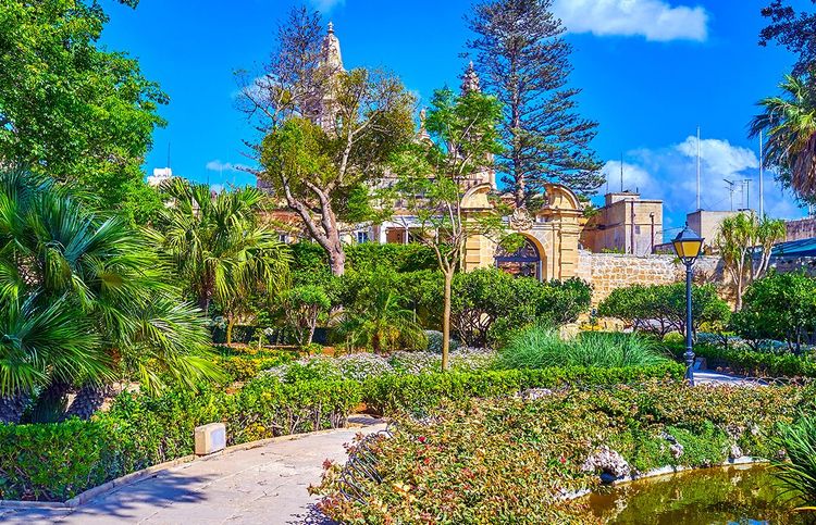 Dans les jardins du Palazzo Parisio, à Naxxar.