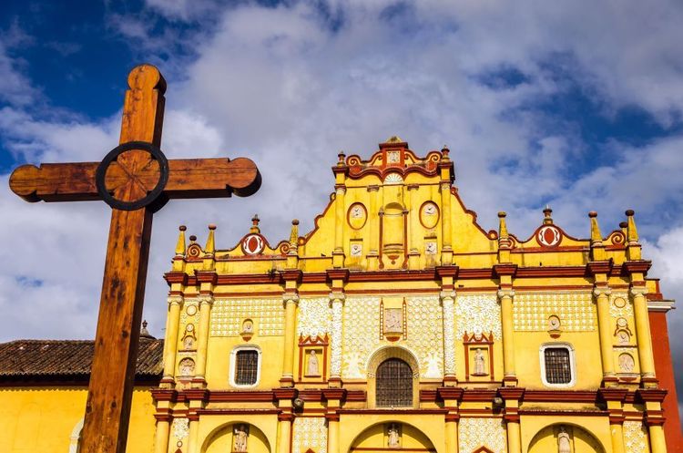 La iglesia de San Cristobla de las Casas en México © jkraft5/123RF