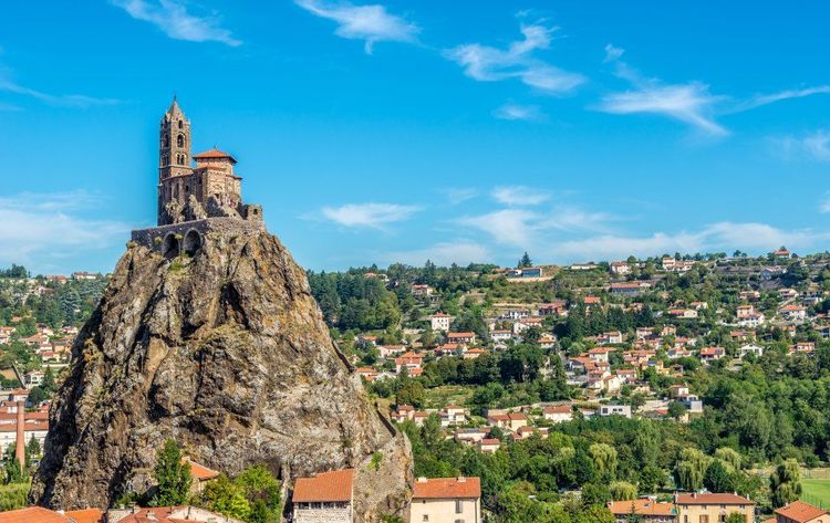 Église Saint-Michel d'Aiguilhe en Auvergne © milosk /123RF