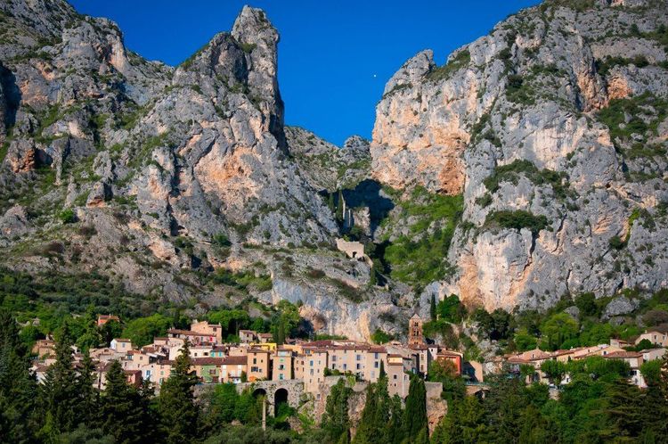 Moustiers-Sainte-Marie dans les Alpes-de-Haute-Provence, France © martinm303/123RF