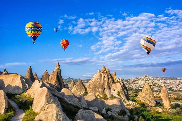 Vue aérienne de Göreme et des montgolfières © Olena Tur/123RF