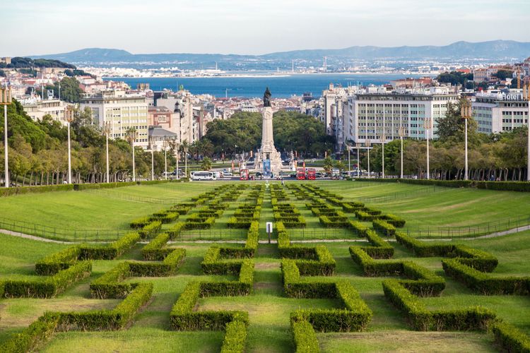 La vue sur Lisbonne depuis le sommet du parc Eduardo VII