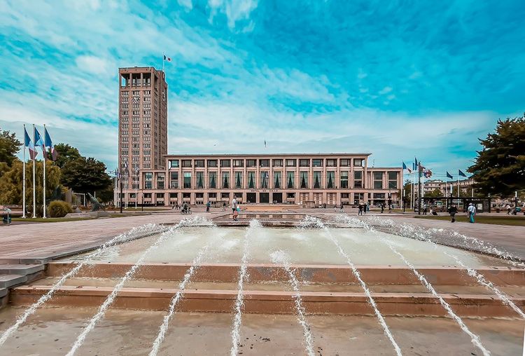 L'Hôtel de Ville du Havre, par les architectes A. Perret et J. Tournant en 1958.