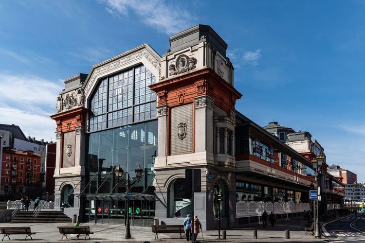 L'entrée principale du Mercado de la Ribera