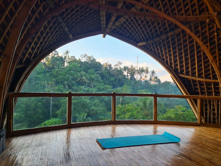 La salle de Yoga avec vue sur la jungle du K-club, Ubud