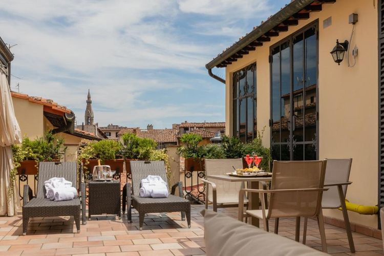 Terrazza dell'hotel con vista su Firenze