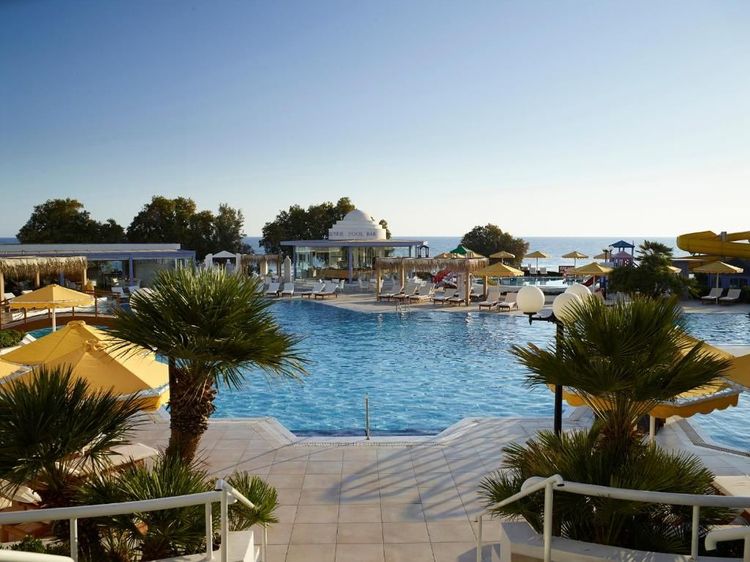 Une des 3 piscines duSerita Beach Hotel / @Booking.com
