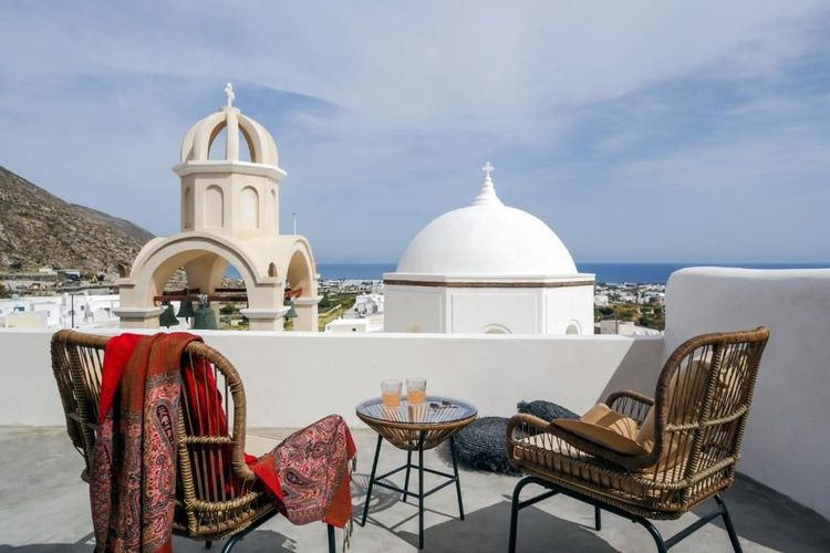 Terrasse privée avec vue sur les toits de Santorin