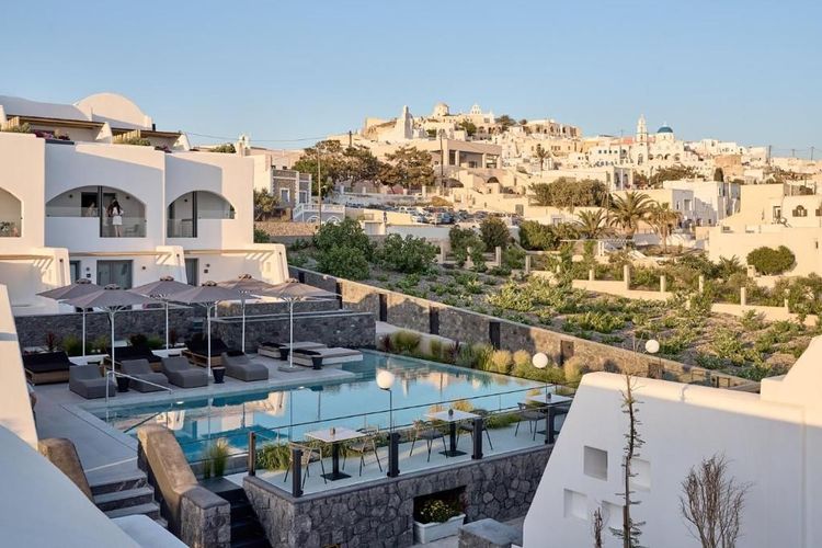 L’hôtel avec piscine, au pied de Pyrgos