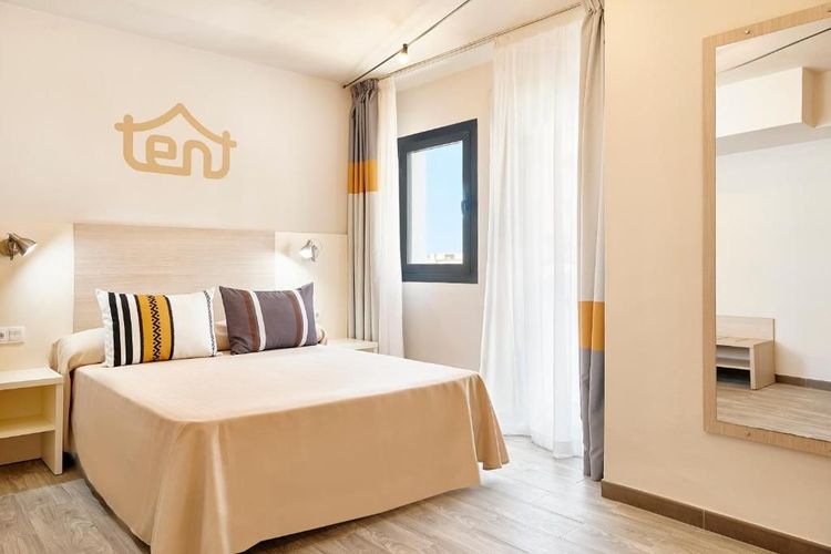 Une chambre du tent Torremolinos / @Booking.com.