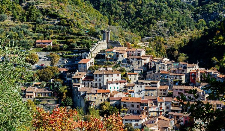 Lucéram, village suspendu de l'arrière-pays niçois