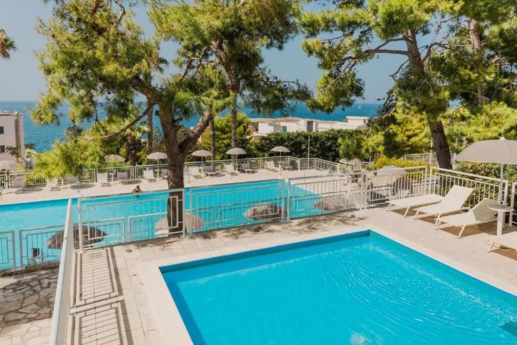 Les extèrieurs du Grand Hotel Riviera / @Booking.com.