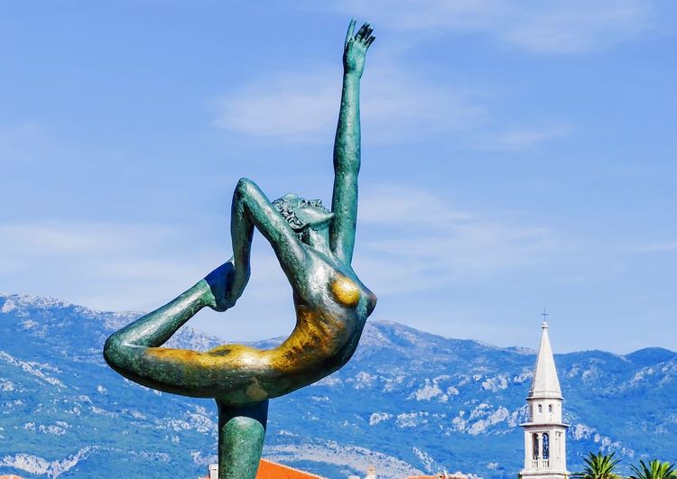La "Gymnaste de Budva" est une statue en bronze
