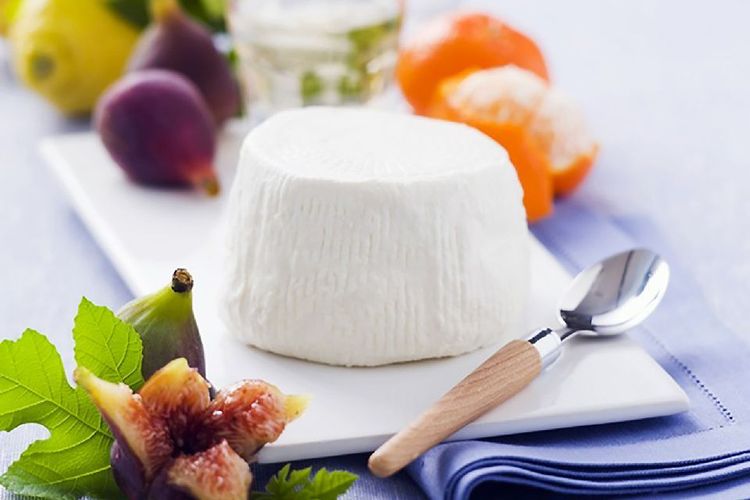 Questo fromage blanc può essere servito tal quale come dessert. Cospargere con un po' di zucchero o miele.