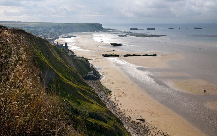 Les vestiges du port artificiel d'Arromanches