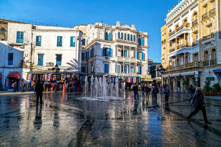 Devant la médina de Tunis