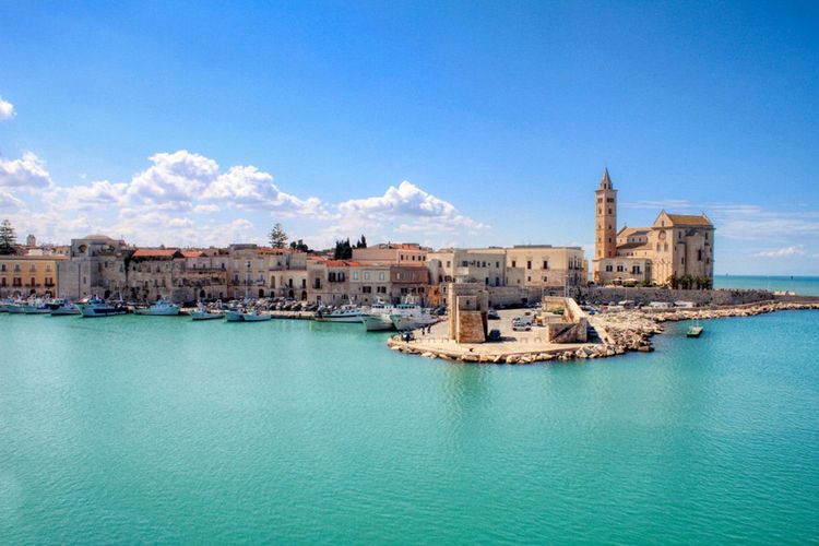 La jolie ville de Trani dans les Pouilles