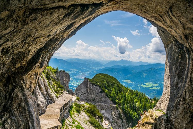Vista desde la entrada de la cueva Eisriesenwelt en Austria