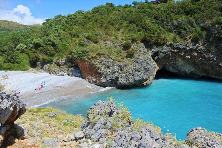 La plage sauvage de Cala Bianca, en Campanie. - © Lucamato / Shutterstock