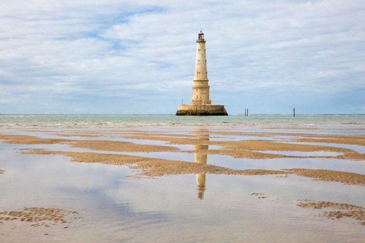 Le phare de Cordouan, à marée basse