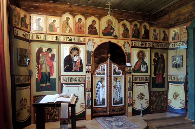 L'intérieur de l'église, un voyage en Russie immédiat © b. maury