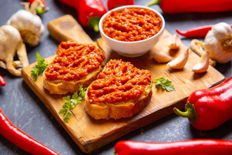 L'ajvar sur des tartines ou en accompagnement