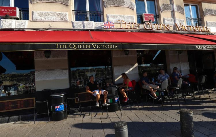 Bar sur le vieux port de Marseille