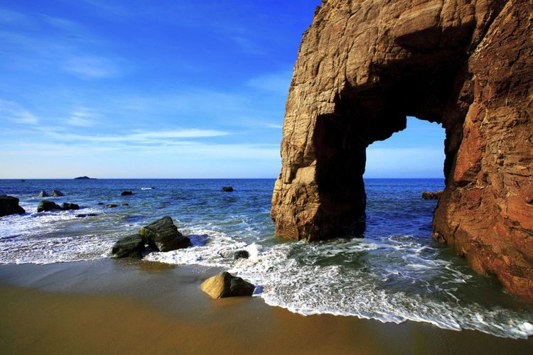© Bildagentur Zoonar GmbH-Shutterstock. Un surprenant rocher, sur la Grande plage de Quiberon.