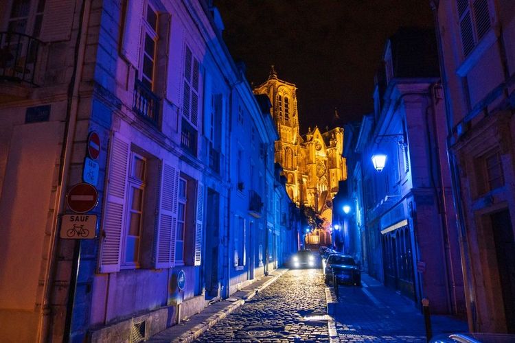 La vieille ville de Bourges et la cathédrale pendant les Nuits Lumière