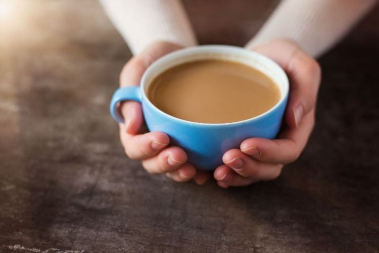 Un grand bol de café pour bien commencer la journée © halfpoint/123RF