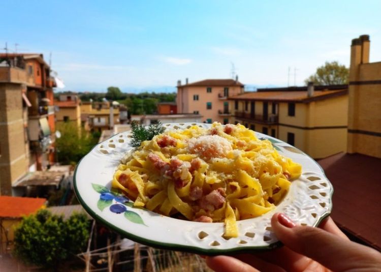 Les carbonaras se font avec des œufs, du guanciale et du pecorino uniquement