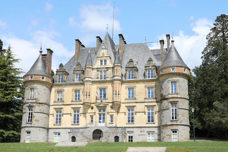 Le château de la Roche accueille désormais les bureaux du maire