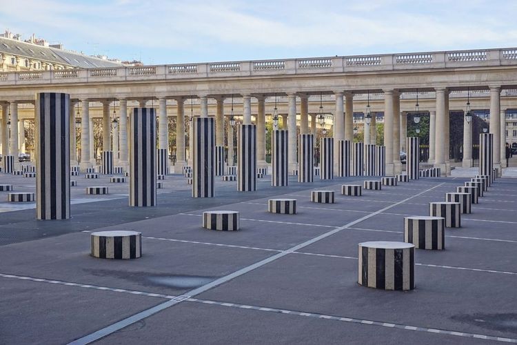 Les colonnes de Buren dans la cour intérieure du Palais royal