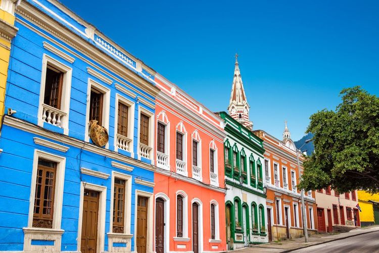 Des bâtiment colorés dans le quartier de La Candelaria dans le centre historique de Bogota, Colombie