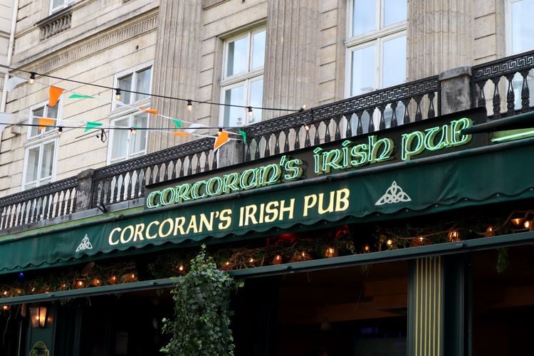Devanture de pub irlandais à Paris