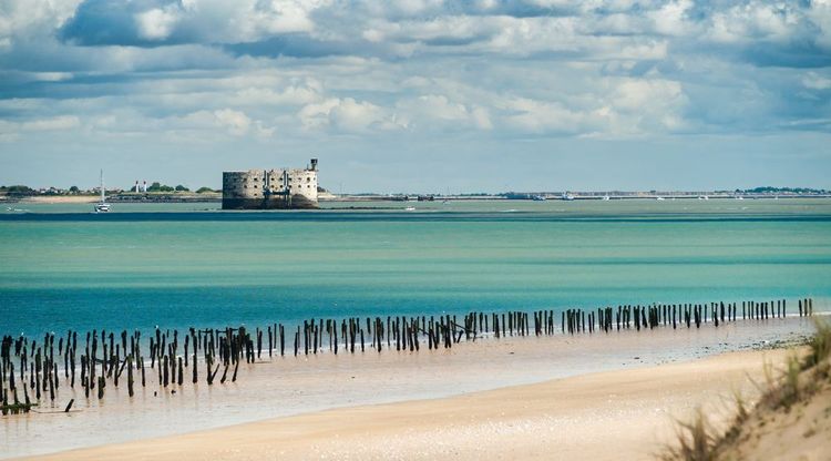 Fort Boyard vu depuis la plage de l'île d'Oléron, France