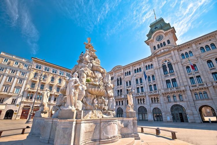 Hôtel de ville de Trieste sur la place Piazza Unita d Italia, Italie