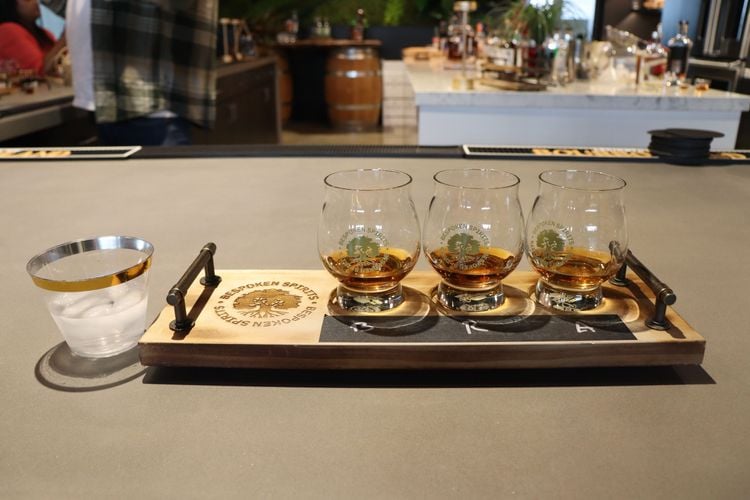 Une dégustation de bourbon à la distillerie Bespoken