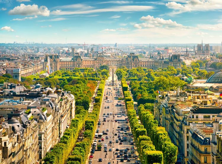 Image aérienne de l'avenue des Champs-Elysées à Paris, France