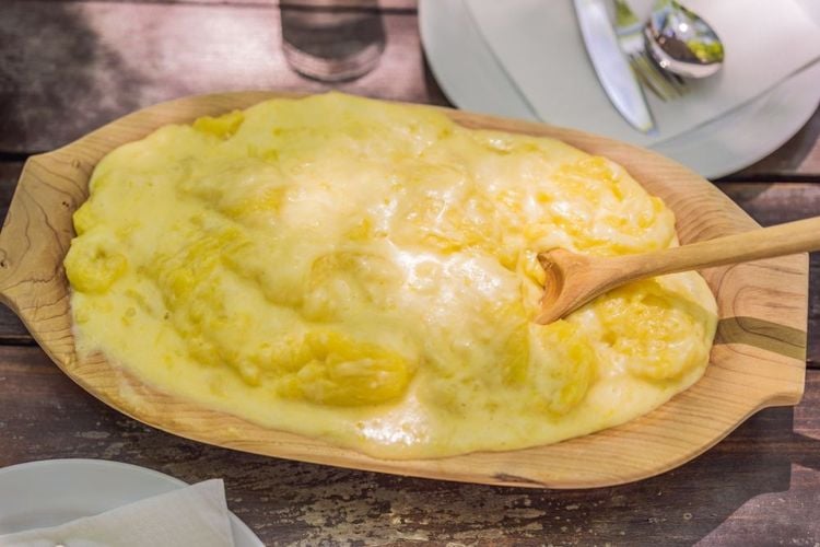 Le kačamak est assez proche de la polenta