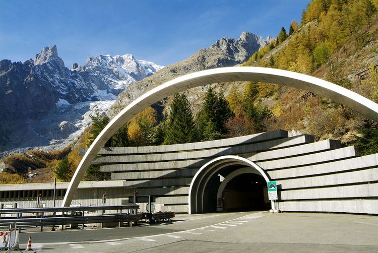 L'entrée du tunnel du Mont-Blanc