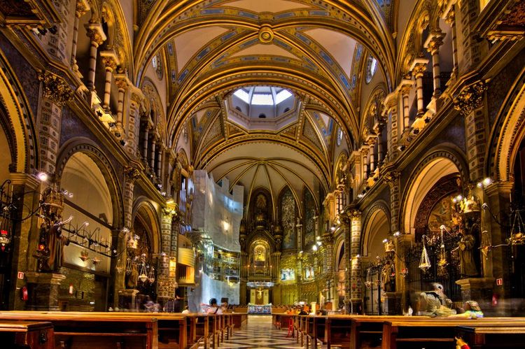 L'intérieur de la basilique de Montserrat près de Barcelone, Espagne