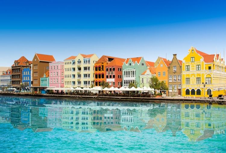 La belle digue de Willemstad, Curaçao