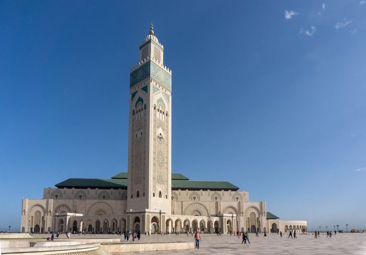 Il piazzale della moschea di Hassan II a Casablanca