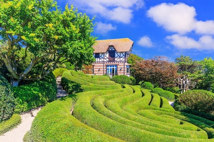 La villa du jardin d'Etretat, Normandie, France